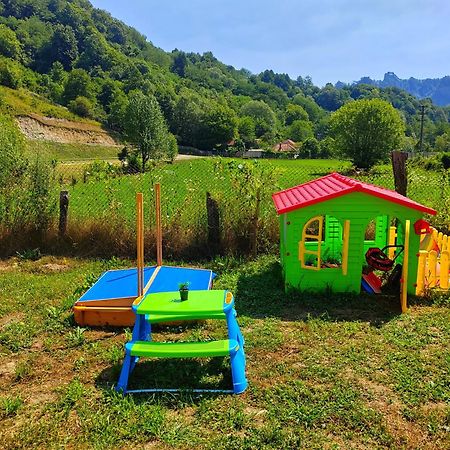 Hotel Luna Rock Glamping Brezoi - Blue Scai Zewnętrze zdjęcie