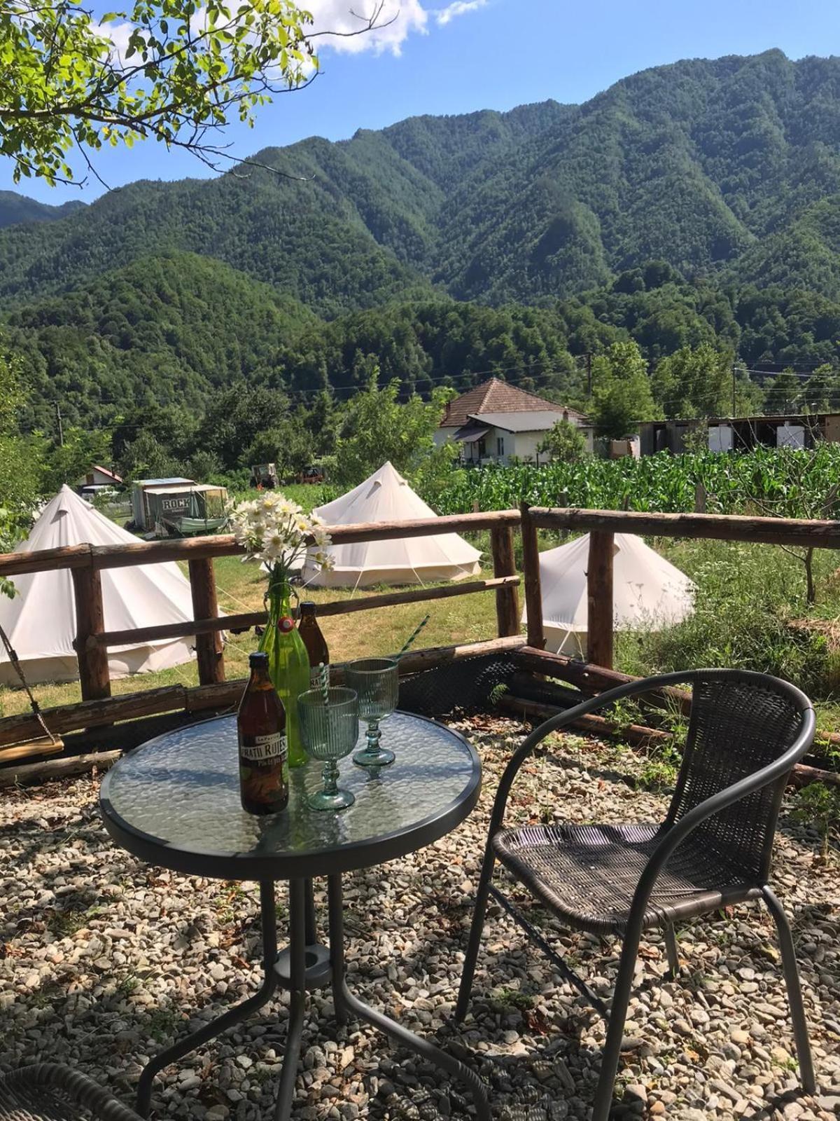 Hotel Luna Rock Glamping Brezoi - Blue Scai Zewnętrze zdjęcie